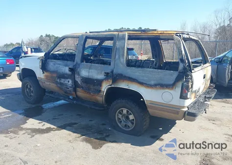 1996 Chevrolet Tahoe C1500 z USA, uszkodzony, nr VIN 1GNEC13R8TJ338300